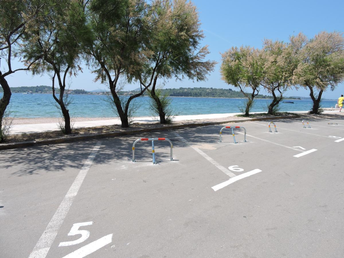 Pansion Karoca Bed and Breakfast Vodice Exteriör bild